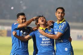 Febri hariyadi tidak dibawa ke solo lantaran mendapatkan pemanggilan training camp bersama tim nasional indonesia. Febri Hariyadi Vivagoal Com