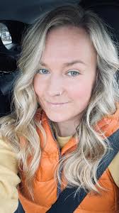 Mandy Dye's Instagram, Twitter & Facebook