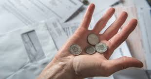 Come ancora pochi sanno, i proprietari di un immobile, che abbiano almeno 60 anni di età, possono chiedere alla banca un prestito vitalizio. Poveri In Casa Propria Per Loro Prestito Vitalizio Ipotecario Laregione