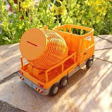 ikuyo さんはinstagramを利用しています ミキサー車の貯金箱 乗り物シリーズ第9弾 ミキサー車で貯金箱を作りました タンクにはたっぷり小銭が入ります そして車体をパカッと開けると何とお札も入ります タンクは取り外せるのでお金がいっぱい貯まったらパー