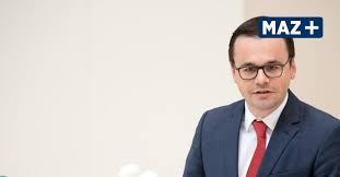 Er führt die beschlüsse des bundesparteitages und des bundesausschusses durch und verabschiedet selbst auch beschlüsse zu. Jan Redmann In Den Bundesvorstand Der Cdu Gewahlt