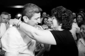 Ξεκαθάρισε ότι δεν είναι αυτοσκοπός να κάνει φιλίες, ότι δεν τον ενδιαφέρει να είναι ευχάριστος, αλλά χρήσιμος κι απευθυνόμενος στον πρόεδρο της εοκ (δίχως να τον κατονομάσει) τόνισε πως «… μόνος του χαλάει το όνομα που χρόνια έχτιζε». H Eyxh Ths Manas Polytimh Kalhmera Leyterhs Aygenakhs Facebook