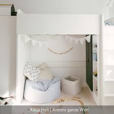 Ein Platz Zum Traumen Unter Dem Hochbett Sitzsack Und Wimpelkette Lassen Gemutlichkeit Aufkommen Das Ganze Kinder Zimmer Kuschelecke Kinderzimmer Kinderzimmer
