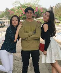 Lagu terbaru 2019 cinta karena cinta. Baru Tayang 10 Potret Keakraban Pemain Sinetron Cinta Karena Cinta