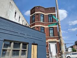 View interior and exterior paint colors and color palettes. 7615 Sea Serpent Via Chicago