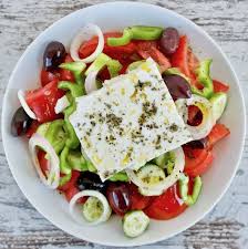 Authentic Greek Salad Recipe Horiatiki Olive Tomato Salade Grecque Recettes Mediterraneennes Idee Recette