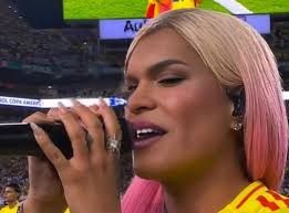 Wendy ayer cantando el himno de Colombia en la final de la Copa América  @soywendyguevaraoficial