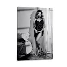 Famous Fashion Celebrity Scarlett Johansson Model Actress Sexy Hot Body  Black And White Art Poster Canvas Painting Posters And Prints Wall Art  Pictures for Living Room Bedroom Decor 16x24inch(40x60cm : Amazon.ca: Home