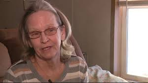 Michigan woman walking to work finds nearly $15K inside bag, returns it to  newlyweds