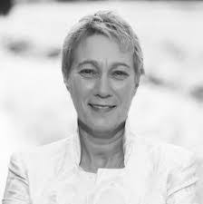 Vivian Locke's Instagram, Twitter & Facebook