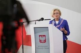 Odpowiedź na to pytanie jest kluczowa dla wszystkich uczniów, którzy aktualnie mogą cieszyć się ostatnimi tygodniami wakacji. 2cib82qqet6sjm