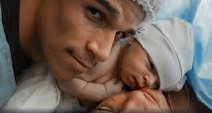 Receba! Com homenagem inusitada a CR7, nasce primeiro filho de Luva de  Pedreiro