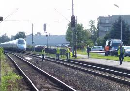 Do 162 wypadków doszło w 2020 roku w katowicach. Wypadek Na Kolei W Katowicach Piotrowicach Pociag Pendolino Przejechal 26 Letnia Kobiete Ogromne Opoznienia Pociagow Na Trasach Do Katowic Dziennikpolski24 Pl