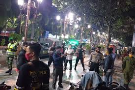 Walau sekarang di indonesia sedang diguyur hujan setiap hari, tapi di beberapa negara empat musim. Malam Pergantian Tahun Jam Operasional Wisata Kuliner Hingga Pkl Di Klaten Dibatasi