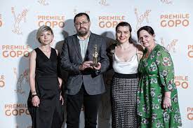 Asociaţia pentru promovarea filmului românesc (apfr), organizează anual, în cursul lunii iunie, evenimentul gala premiilor gopo (numite în onoarea reputatului cineast român, al cărui faimos omuleţ va da forma trofeelor evenimentului), pentru a recompensa cele mai importante realizări cinematografice naţionale din cursul anului precedent şi în. Kcast9t2t Nelm