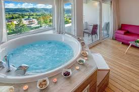 Wenn du dein wohnzimmer im badezimmerformat ausbaust (wasserleitung, ablauf, dichtigkeit) und die statik es erlaubt (kommt auf die größe des whirlpools an) spricht vermutlich nichts dagegen. Zimmerpreise Thermenhotel Villa Magdalena