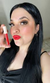 Muchas veces me han preguntado qué labial rojo es el que utilizo y que por  cierto es mi favorito es un rojo intenso, sensual, mate y es este niñas de  FARMASI lo