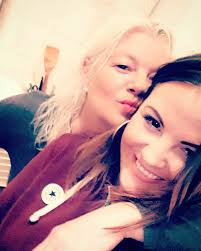 Lacey Armstrong (@laceyXa)