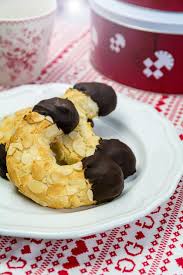 Mein Liebstes Mandelhornchen Rezept Einfach Und Super Lecker Mandelhornchen Gehoren Bei Uns In Der Weihnacht Rezepte Lebensmittel Essen Mandelhornchen Rezept