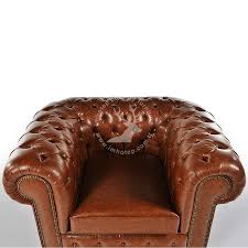 Klasik Agir Duruslariyla Bulunduklari Ortama Luks Bir Gorunum Kazandiran Chesterfield Koltuk Tasarimlarimiz Ile Dekorasyonunuza Stil Chesterfield Luks Mobilya