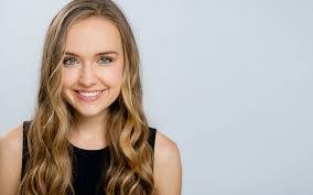 Elizabeth Pilon's Instagram, Twitter & Facebook