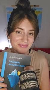 Una especie única entre tantas especies únicas... pero demasiado a menudo,  una que vive de espaldas a su propia naturaleza (la Naturaleza), una que ha  olvidado que la Tierra no nos pertenece,