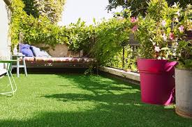 Choisir Son Gazon Synthetique Pour Le Balcon Ou La Terrasse Amenagement Terrasse Gazon Artificiel Gazon Synthetique