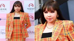Kpop idol and 2en1, park bom celebrated her 35th birthday on the 24th of march. Former 2ne1 Singer Park Bom Looked Almost Unrecognisable At Korea S Grand Bell Awards Today