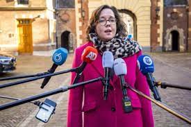 In februari en maart zouden duizenden vakantiegangers het coronavirus hebben opgelopen in skistations in de deelstaat tirol, vooral in het skioord ischgl. Minister Van Ark Niet Heel Optimistisch Over Versoepelingen De Limburger Mobile