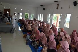 Batu kerikil untuk manasik haji. Rihlah Muslimah Dan Manasik Haji Beberapa Majelis Ta Lim Dari Tangerang Di Pesantren Pkh Cinagara Bogor Pusat Kajian Hadis