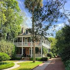 Sebastian Von Marschall On Instagram The C 1810 George Lusher House A Wonderful Single House Set Off From The Street The Vernacula In 2020 House Styles House Lush