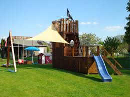 Sieh hier, wie du ein diy piratenschiff aus holz ganz einfach nachbauen kannst. Piratenschiff Sticht In Rasen Bauanleitung Zum Selber Bauen Piraten Schiff Rutsche Kinderzimmer Schiff