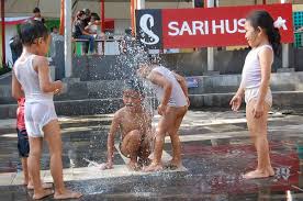 Mengucapkan terimakasih saja sudah cukup, tapi kalau mau lebih baik, kamu bisa memberi pujian pada orang yang memberimu ucapan selamat. Inilah Kumpulan Terlengkap Ucapan Selamat Hari Anak Sedunia Inspiratif Dalam Bahasa Inggris Http Www Kalderanews Com