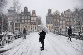 Op uitgebreide schaal sneeuw en gladheid. Knmi Roept Code Rood Uit Voor Heel Nederland Vanwege Extreem Weer