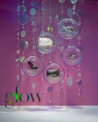 Wouldn T This Make For A Beautiful Salon Window Display Lovely Http Www Phorest Com Blog 201 Salon Window Display Window Display Holiday Window Display