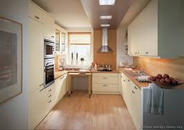 Modern Antique White Kitchen Cabinets 33 Alno Com Kitchen Design Ideas Org Modern Kitchen Kitchen Plans Kitchen Interior