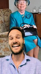 SOSIE OFFICIELLE de la REINE