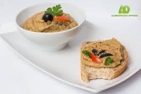 Se călesc usturoiul și ceapa tocate mărunt, se adaugă tijele de țelină mărunțite, ghimbirul , condimentele și lintea. Pate De Linte Verde Cea Mai DelicioasÄƒ ReÈ›etÄƒ Food And Drink Food Vegetarian Recipes