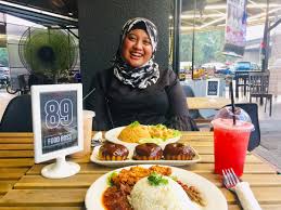 Kejad1an ters3but diperc4yai berlaku di kota damansara, petaling jaya dan mendapat pelbagai resp0n daripada warganet. Nsmy On Twitter Ini Senarai Tempat Makan Murah Dan Sedap Di Kota Damansara Petaling Jaya Selangor Ini Adalah Bebenang