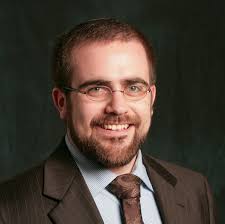 How Small Groups Can Put Social Networks to Use