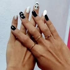 Hay una gran variedad de combinaciones de uñas negras y de uñas gelish negras. Pin En Unas