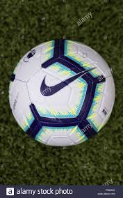 Only official match balls of tournament. Nike Merlin Ball Fur 2018 19 Premier League Saison Stockfotografie Alamy