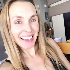 Julia Leroy (@julia_leroy_)