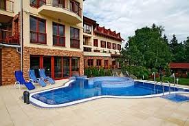 Csak 2 perc kényelmes séta. To Wellness Hotel Bank Akcios Felpanzios Wellness Hotel Bankon