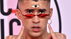 Bad bunny posee una percepción sobrenatural de las necesidades del momento, pero sus intervenciones rara vez son obedientes o el 20 de septiembre de 2020, en el tercer aniversario de la llegada del huracán maría a puerto rico, bad bunny apareció inesperadamente en mi ciudad. Bad Bunny S New Album Yo Hago Lo Que Me Da La Gana Is Full Of Throwbacks Npr