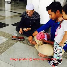Ustaz kazim elias on wn network delivers the latest videos and editable pages for news & events, including entertainment, music, sports, science and more, sign up and share your playlists. Myartis Com Myartis My Artis 4 Gambar Anak Kedua Fizz Fairuz Ditahnik Ustaz Kazim Elias