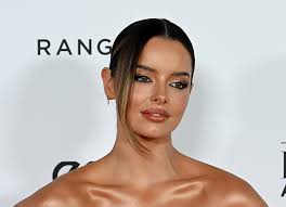 Selena Gomez Looks Incredible With New Blonde Hair