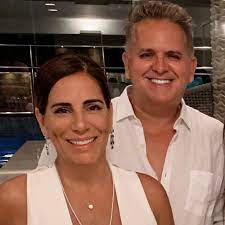 Atriz levou antônia e ana para almoçar, no rio de janeiro. Gloria Pires Se Declara Para Orlando Morais Em Aniversario Famosos Gshow