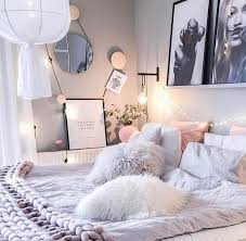 A feminine bedroom is a beautiful place for a lady to come home to after a hard day. Simple But Cute Feminine Bedroom Decoration Ideas 05 House Rooms Bedroom Design Dream Rooms
