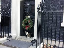 Susține redacția tv8.md cu o donație pe contul nostru de paypal sau patreon. Motanul Larry EvitÄƒ Evacuarea Din ResedinÅ£a News Ro